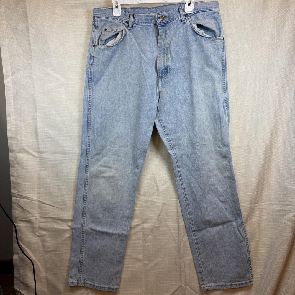 VTG Wrangler Rugged Wear Jeans Mens 38x32 Light Wash Blue Relaxed Fit‎ Straight